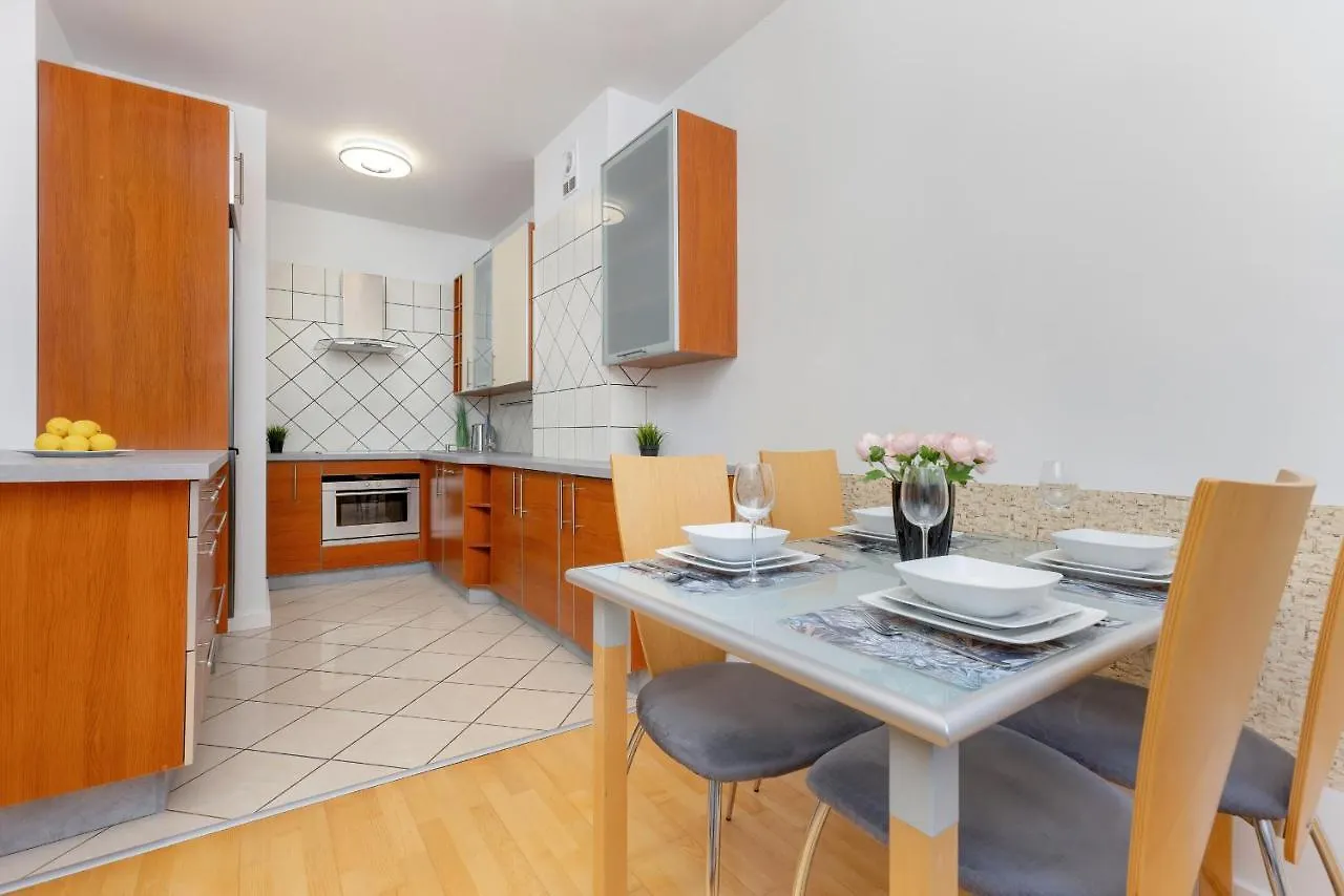 Spacious Apartment Near The Vistula River By Noclegi Renters Warschau